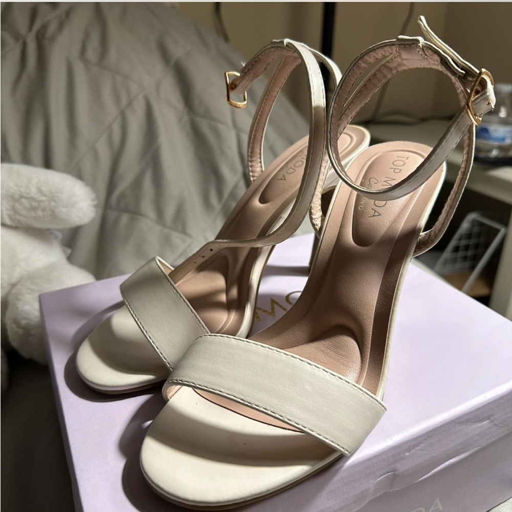 Top Moda Women's Cream Sandals